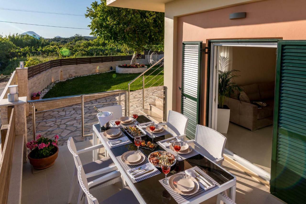 Villa Nissos Línia Kültér fotó