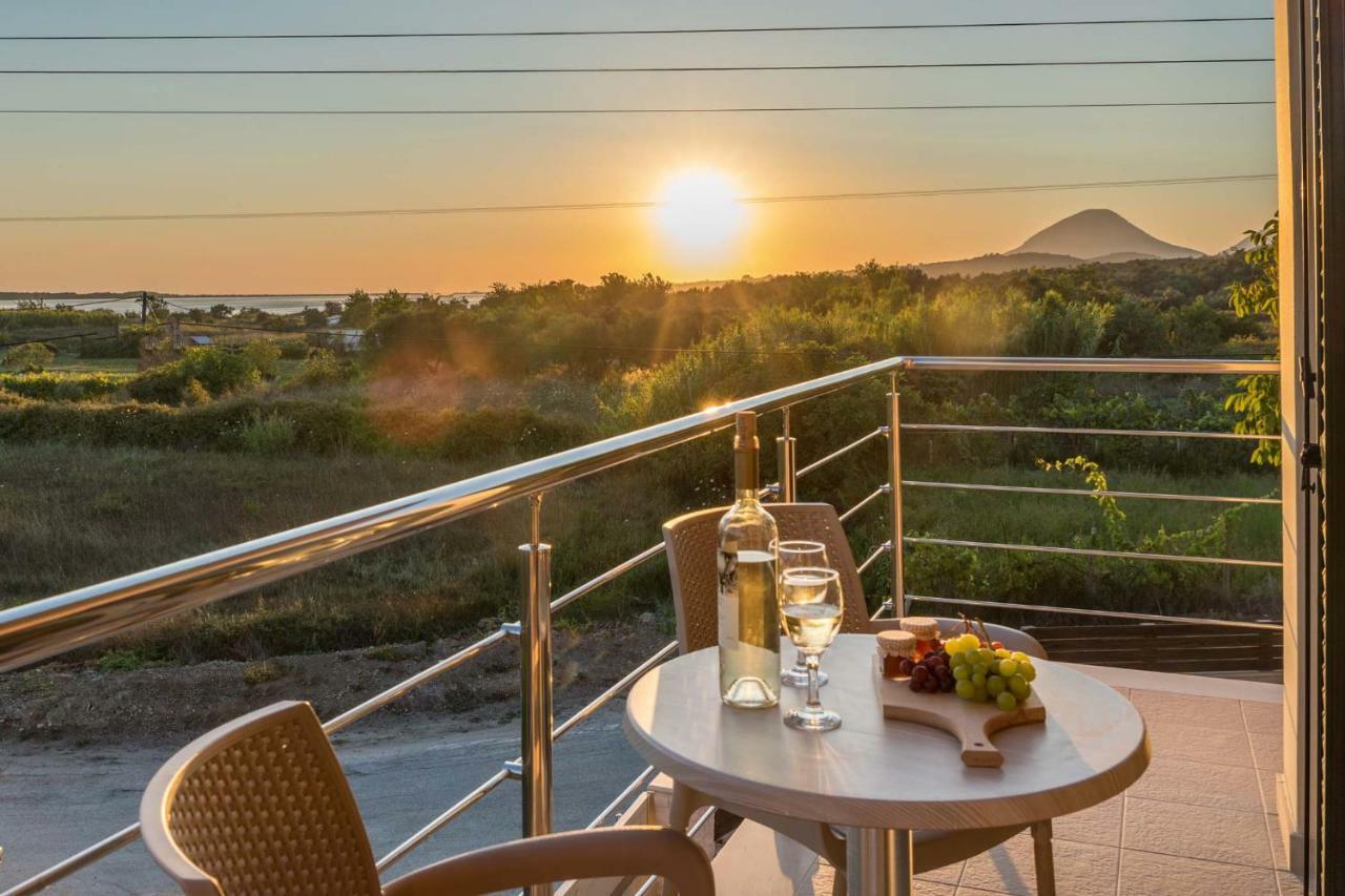 Villa Nissos Línia Kültér fotó